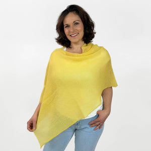 Strickponcho gelb