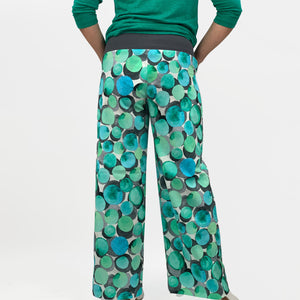 Marlene Hose TINA smaragd Rückansicht