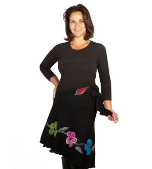 Poncho Paula als Rock gewickelt