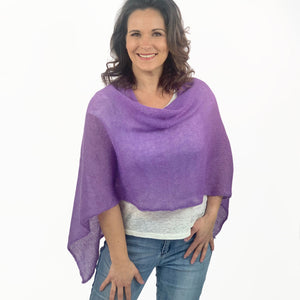 Strickponcho violett