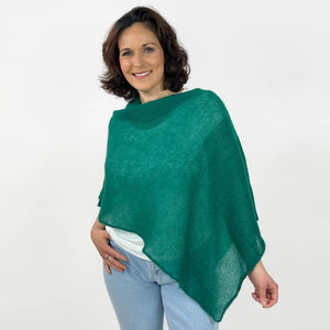 Strickponcho grün