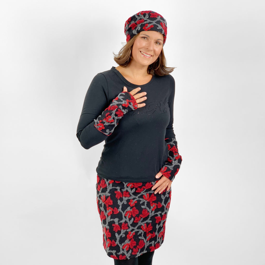 Rock ALESSIA rot mit Beanie und Stulpen