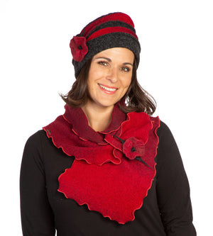Biesen-Mütze FABRICIA rot mit Steckschal