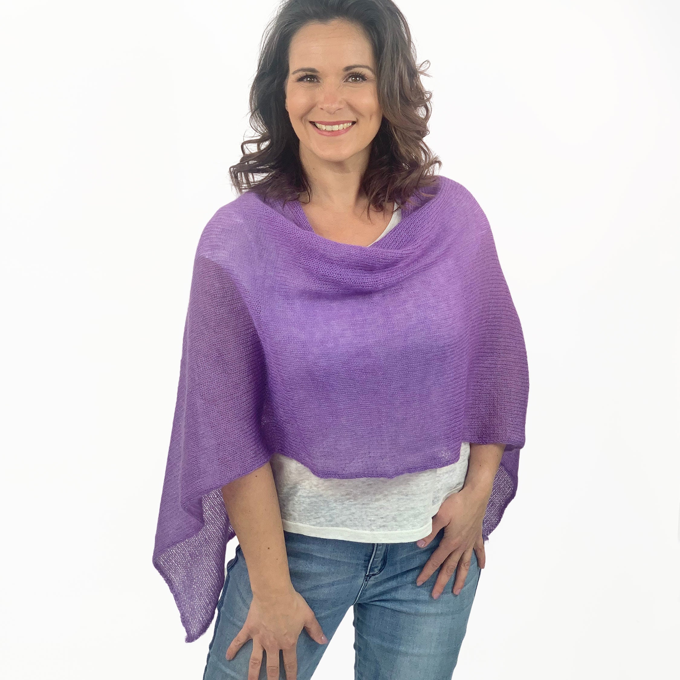 Strickponcho violett