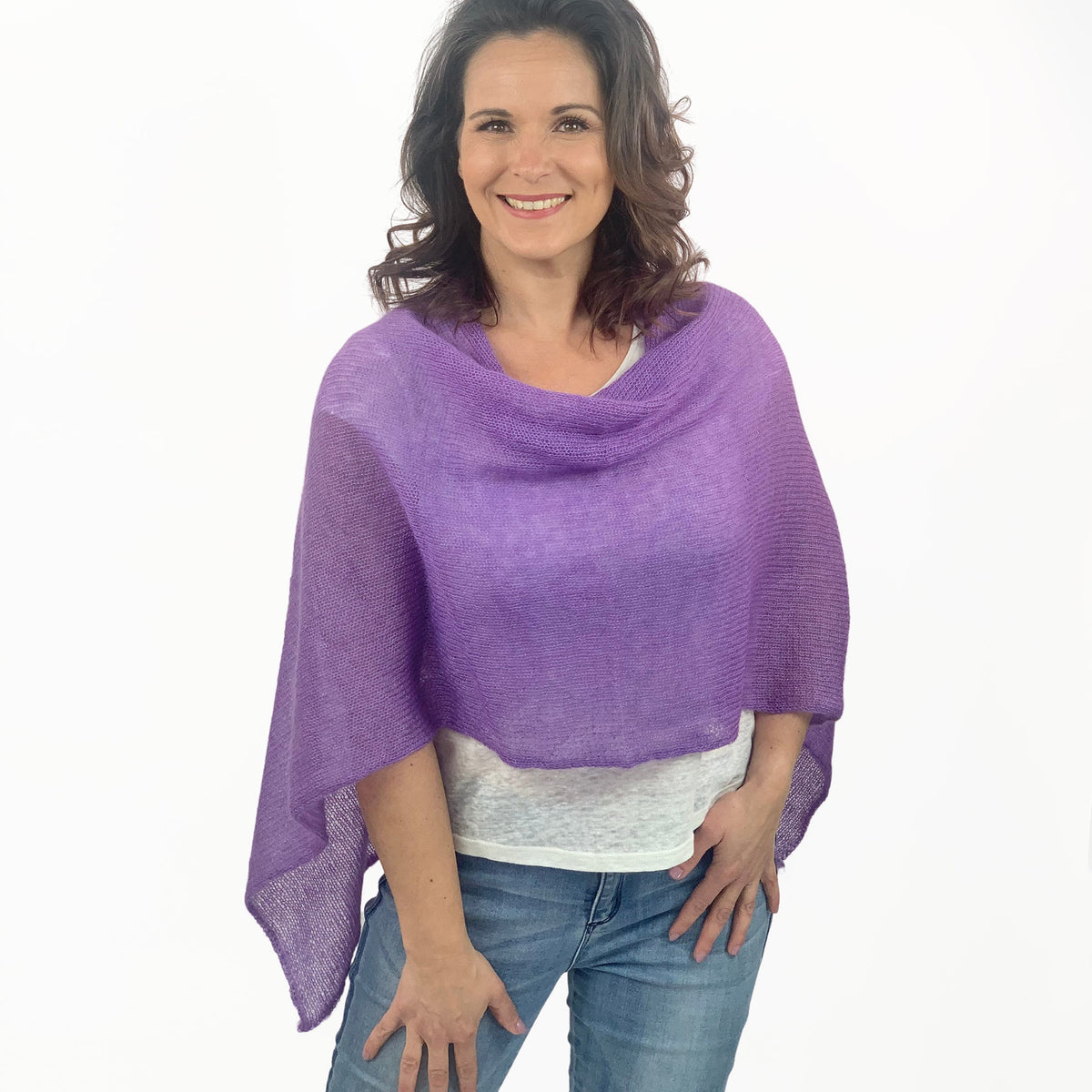 Strickponcho violett